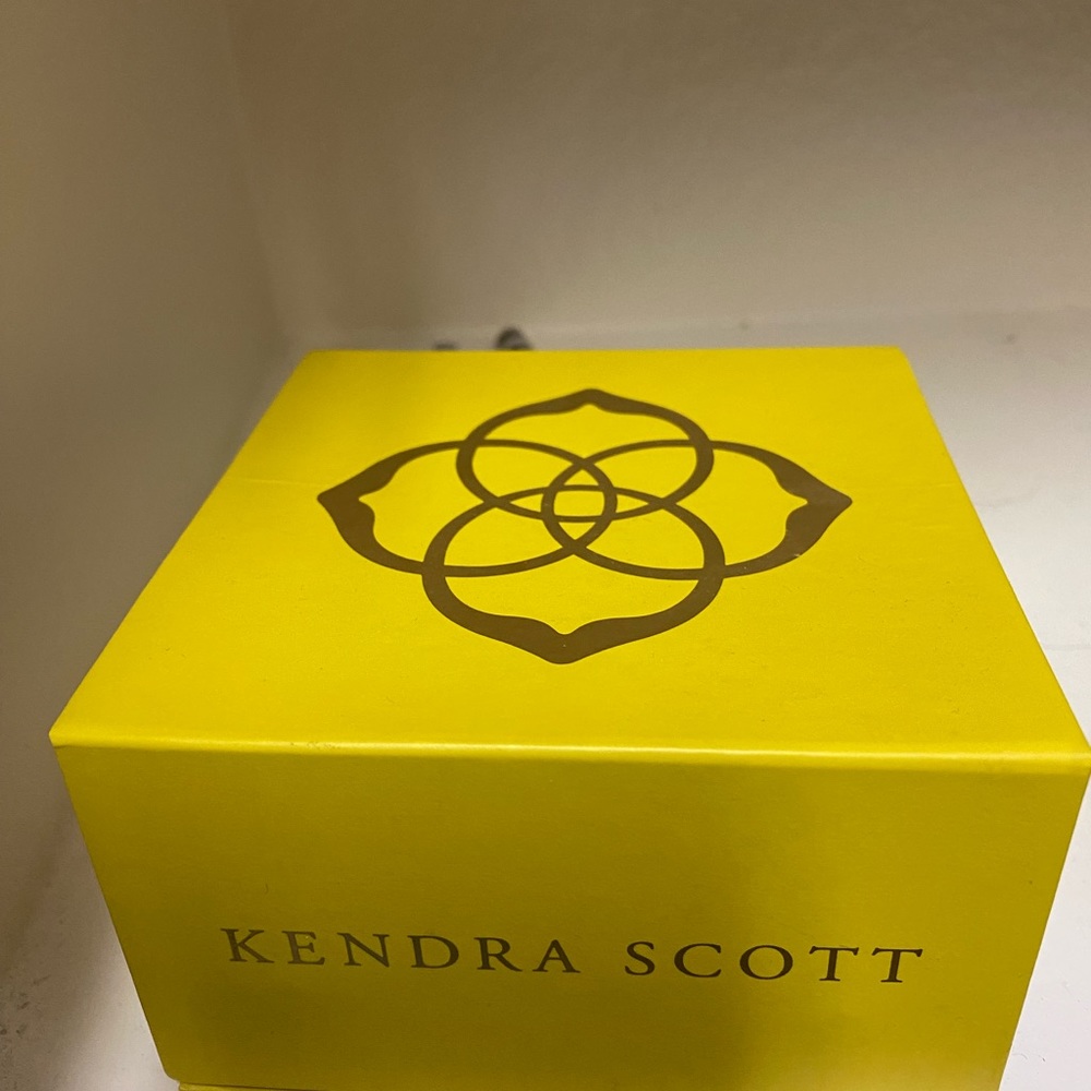 Kendra Scott - Picture 5 of 6